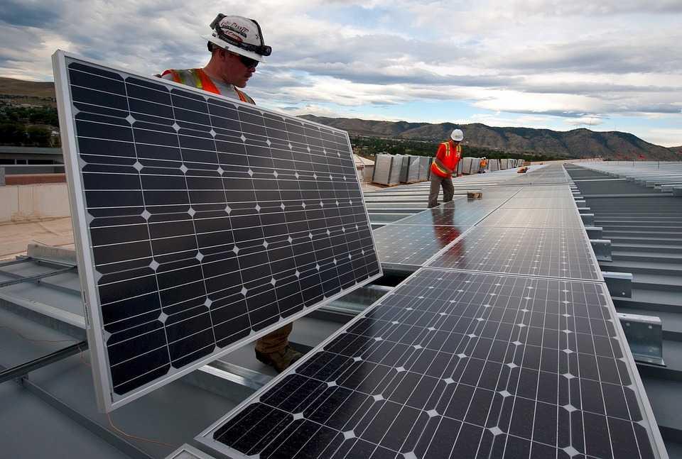 Intip Yuk Langkah Kementerian ESDM Move On ke Energi Baru Terbarukan