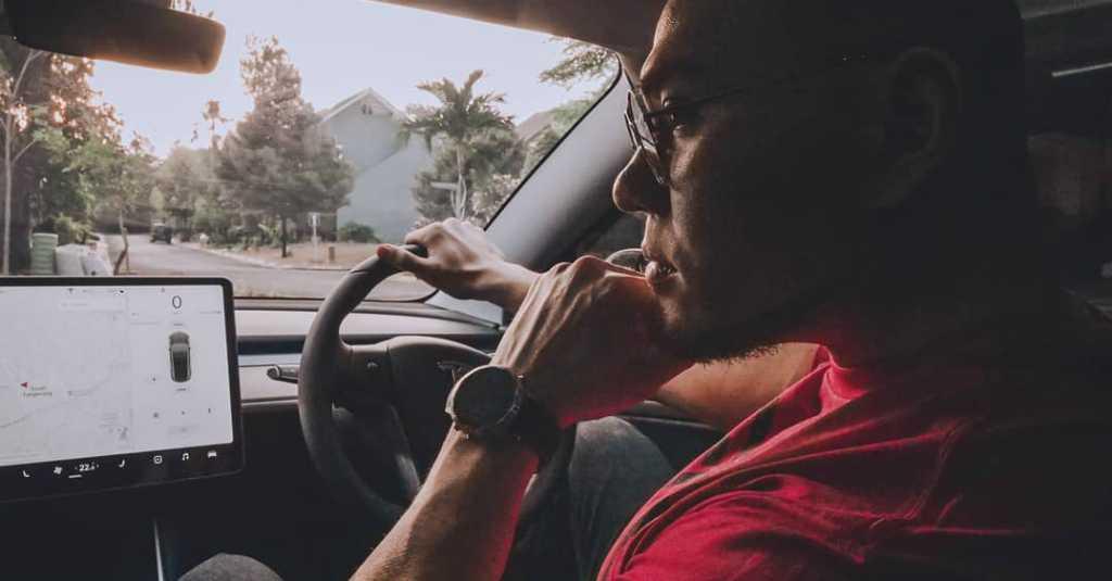 Beli Mobil Tesla, Deddy Corbuzier: Rasanya Kaya Nyetir Smartphone
