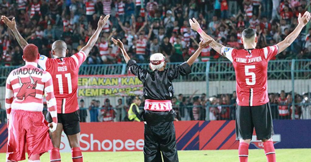 Sempat Tertinggal, MU Tundukkan Persib 2-1