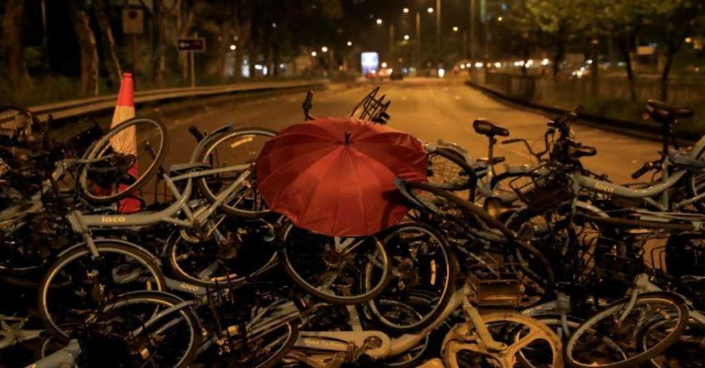 Ikut Rugi, Orang Terkaya Hong Kong Malah Sumbang Uang Kepada Pebisnis