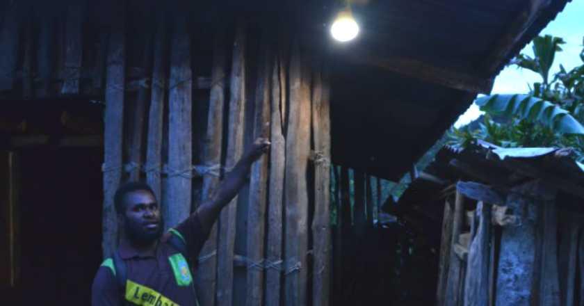 Papua dan NTT Jadi Prioritas Program Lampu Tenaga Surya Hemat Energi 2019