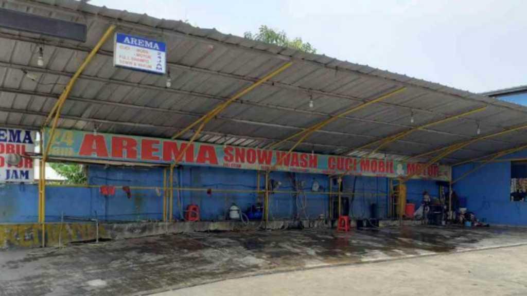 Begal Sadis Bercelurit Satroni Tempat Cuci Steam di Bekasi, 2 Ponsel Raib
