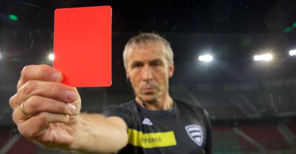 5 Keputusan Wasit Paling Kontroversial dalam Sejarah Sepakbola