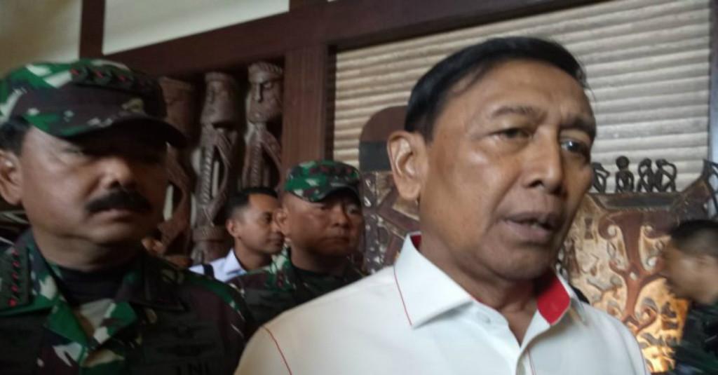 Wiranto Dibawa ke RSUD Pandeglang Usai Diserang Pria Tak Dikenal