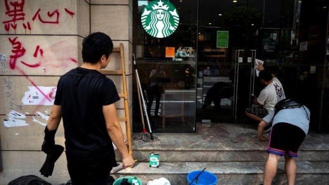 Ini Alasan Starbucks dan Yoshinoya Jadi Sasaran Demonstran Hong Kong
