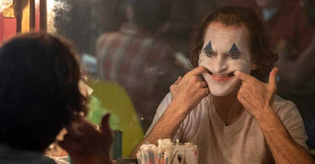 Ternyata Memang Ada Penyakit Sulit Mengontrol Tawa Seperti Joker