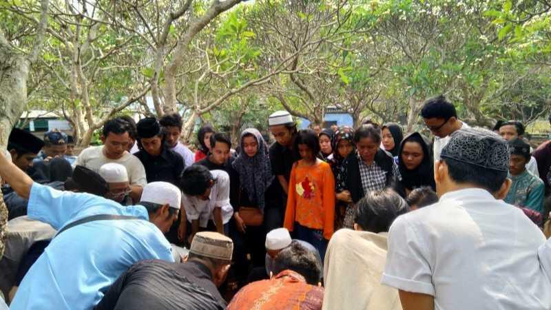 Isak Tangis Iringi Pemakaman Akbar Alamsyah, Korban Demo di DPR RI