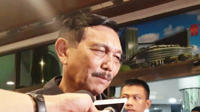 Luhut Akui Tak Gentar Temui Masyarakat, Meski Wiranto Kena Tusuk