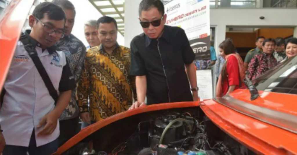 Jonan Desak Regulasi Kendaraan Listrik Dipermudah