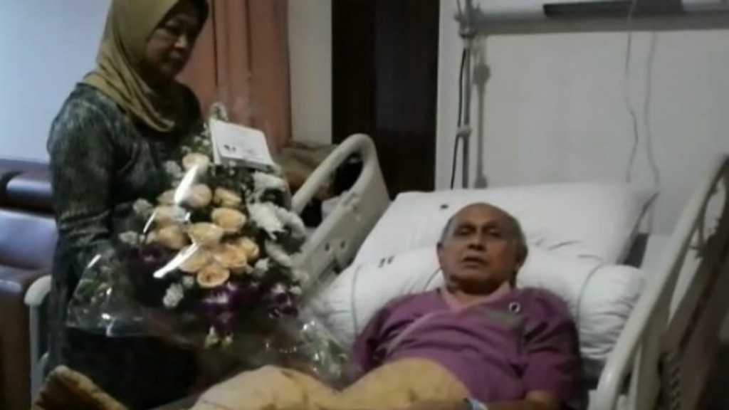 Kivlan Zen Kirim Karangan Bunga untuk Wiranto