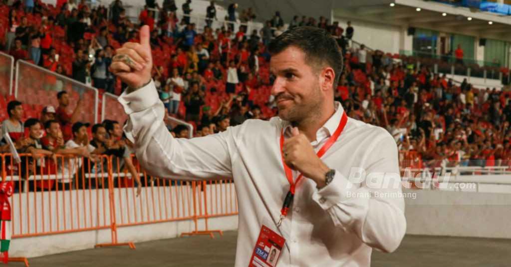 Heboh! Netizen Ubah Karir Simon McMenemy Jadi Guru Penjas