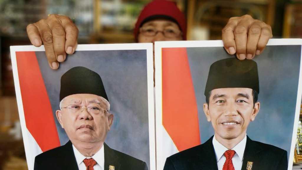 Pedagang di Jatinegara Jual Foto Jokowi-Ma'ruf Berbeda Dari yang Resmi