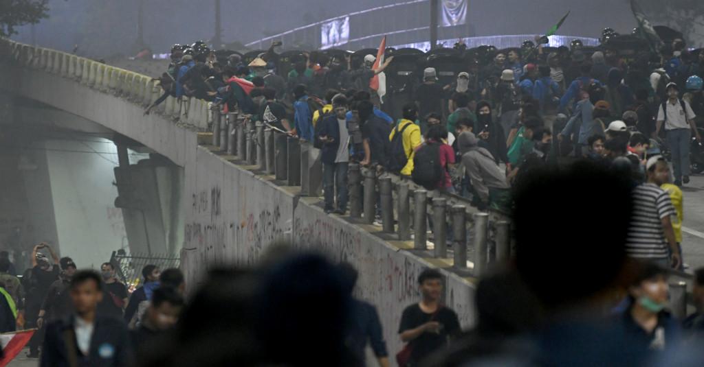 Akses Keluar Tol Slipi Arah Gatot Subroto Ditutup karena Isu Demo