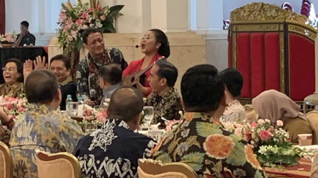 Presiden Jokowi Mengaku Baru Kali Ini Bisa Bersantai Bareng Menterinya