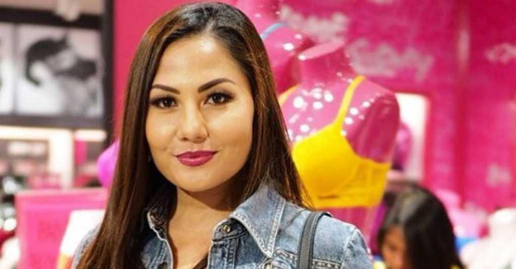 Emma Waroka Telah Resmi Menikah dengan 'Brondong'