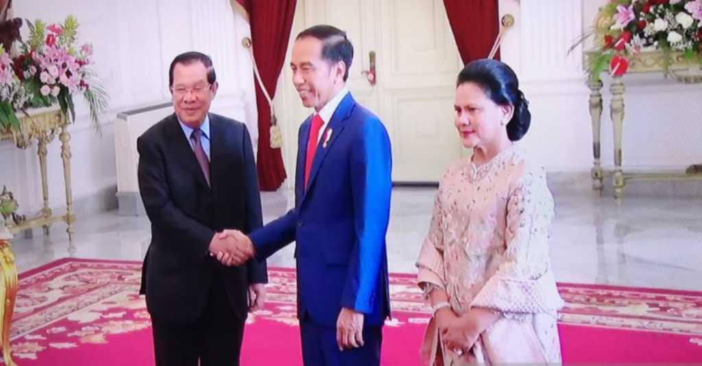 Jokowi Tawarkan Produk INKA ke Kamboja