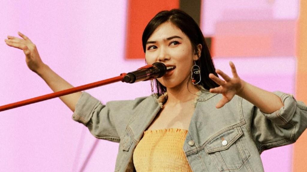 Ups! 2 Benda Ini Buat Isyana Tersenyum dalam Video Klip Terbarunya