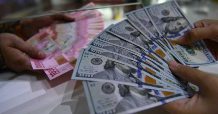 Rupiah Ditutup Menguat Pasca Jokowi Kumpulkan 'Calon Menteri'