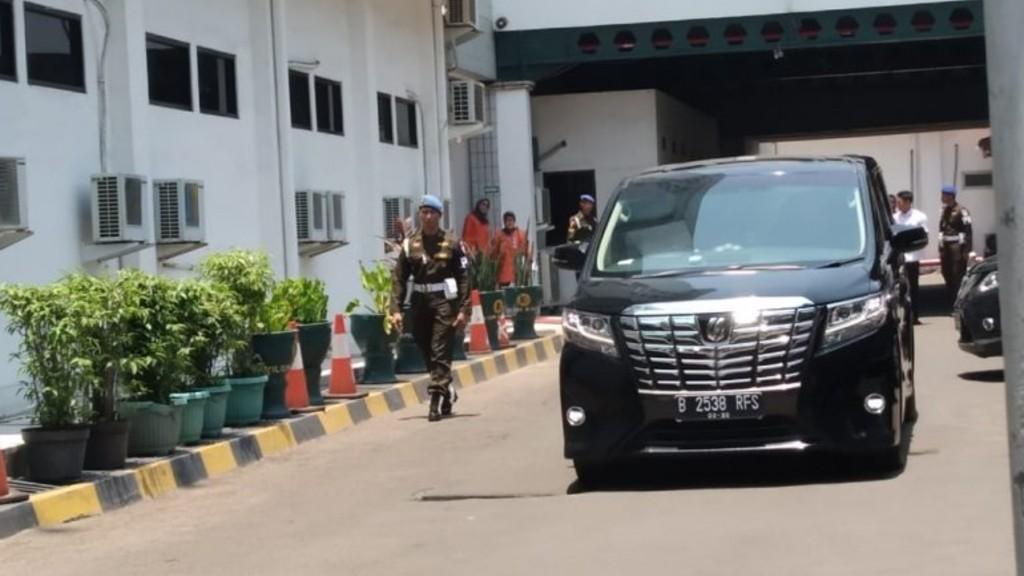 Wiranto Kembali Tinggalkan RSPAD, Kali Ini Didampingi Sang Istri