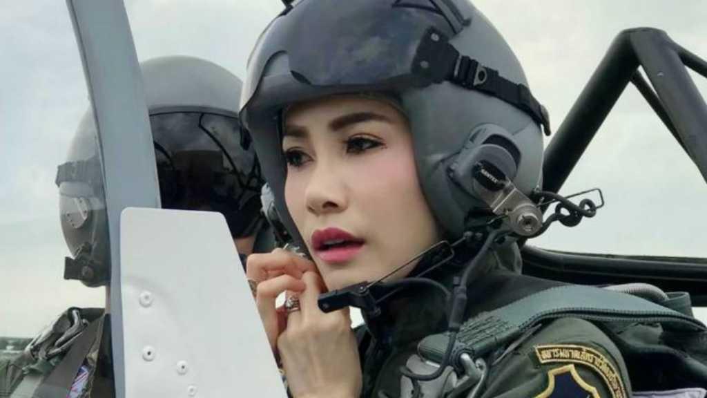 Raja Thailand Cabut Seluruh Gelar untuk Selir Sineenat Wongvajirapakdi