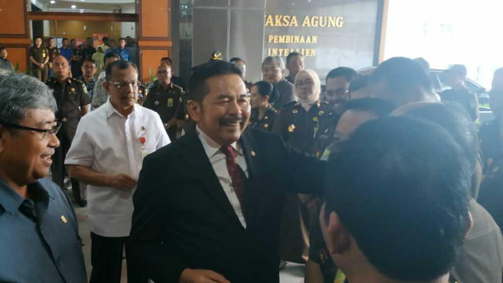 Meski Adik Politisi Senior PDIP, ST Burhanuddin Mengaku Akan Profesional