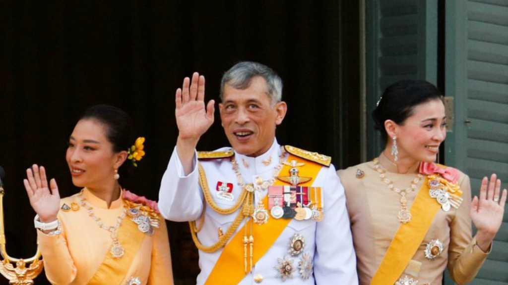 Setelah Copot Gelar Selir, Raja Thailand Kini Pecat 6 Pejabat Istana