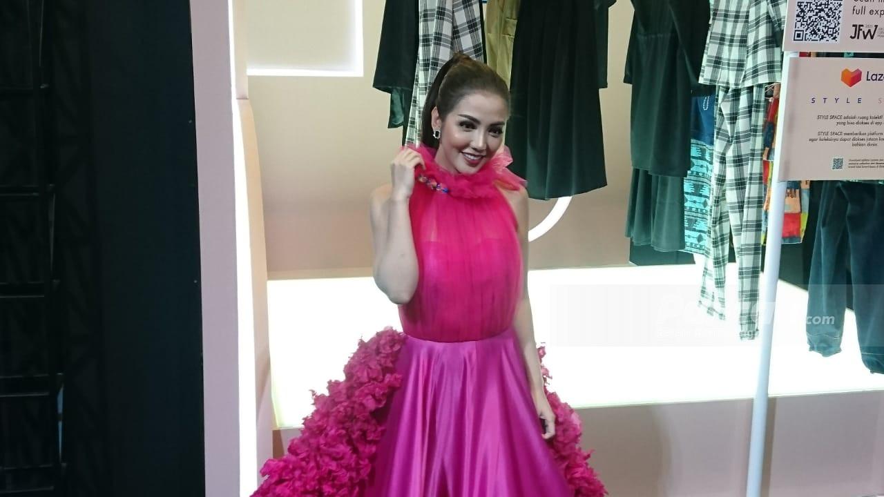 Demi Suami dan Anak, Bella Sophie Pilih Jadi Desaigner Ketimbang Artis