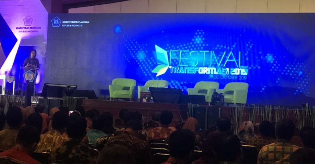 Ketika Sri Mulyani Minder di Samping Nadiem Makarim