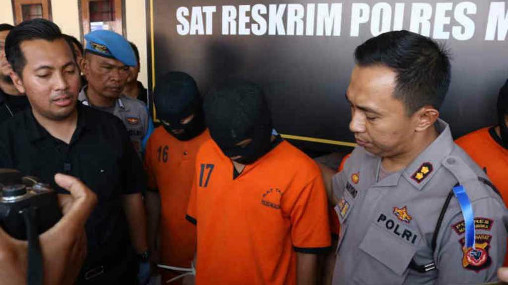 Nekat Curi Tiga Karung Pakaian, Komplotan Pencuri Ini Ditembak Polisi