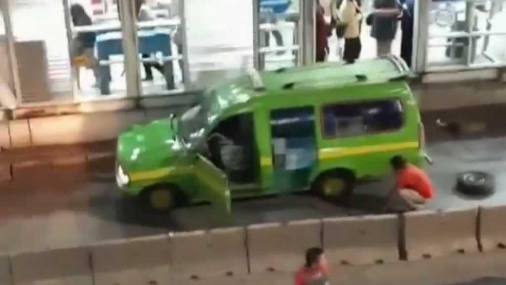 Viral Angkot Ganti Ban di Jalur Busway, Polisi Bakal Tingkatkan Patroli
