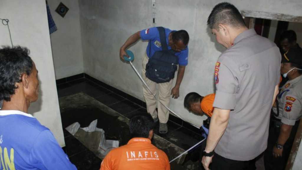 Geger Jasad Korban Pembunuhan Dicor, Polisi Bongkar Lantai Mushalla