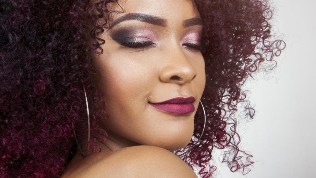 Cara Make up Ini Bisa Maksimalkan Riasan Mata dan Bibir Lho!