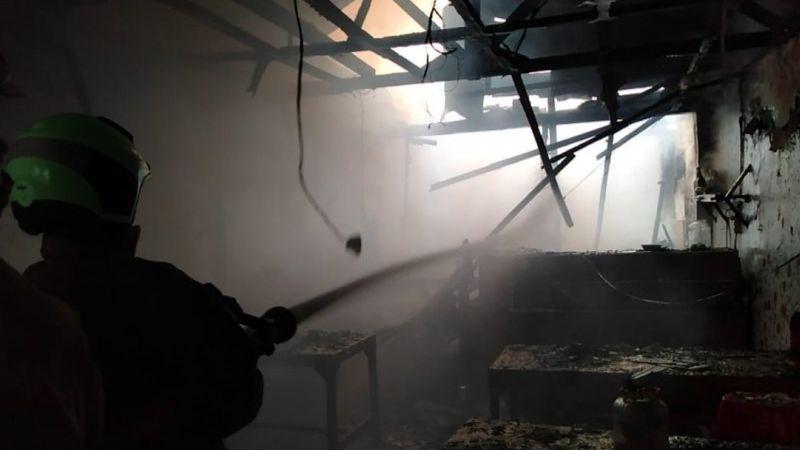 Kebakaran di Petamburan Pagi Tadi Diduga Berasal dari Warung Soto