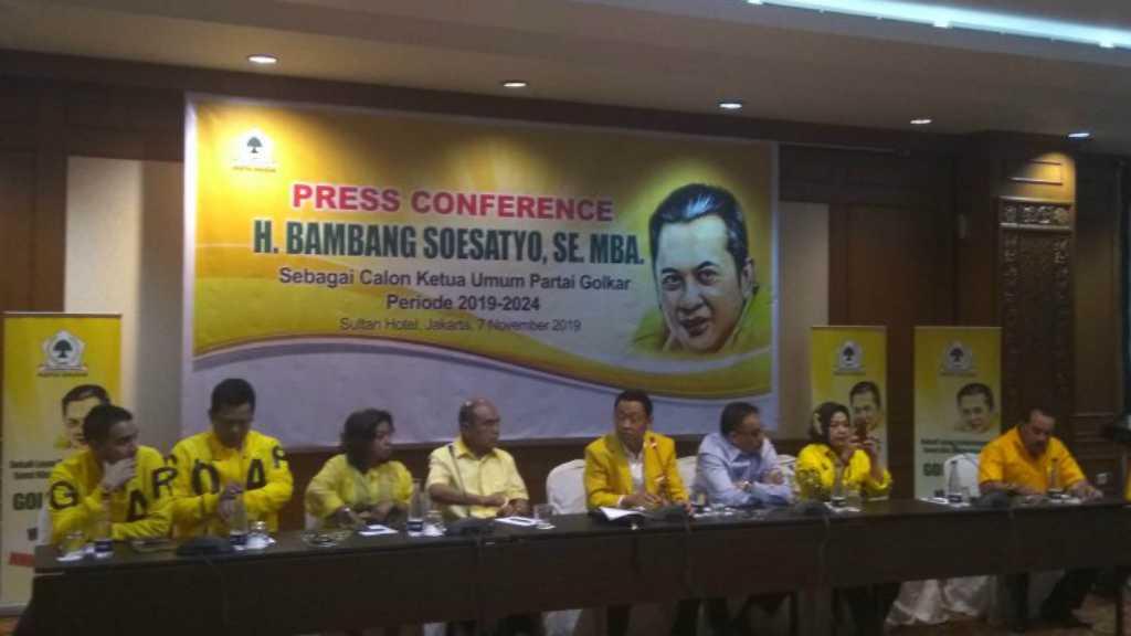 Jokowi Isyaratkan Dukung Airlangga Jadi Ketum Golkar, Timses Bamsoet Bicara