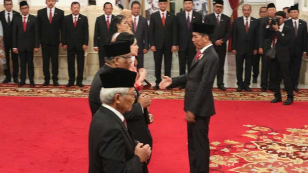 Jokowi Beri Gelar Pahlawan Nasional kepada 6 Tokoh Ini