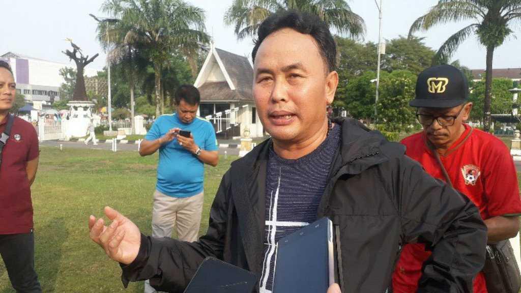 Lempar Botol ke Lapangan, Gubernur Kalteng dapat Teguran Keras Komdis PSSI