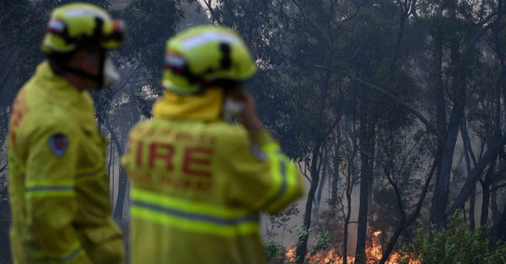 Petugas Damkar Australia Berjuang Hadapi Si Jago Merah
