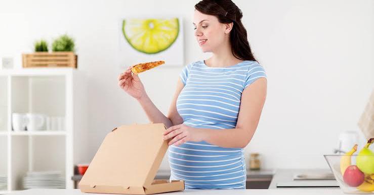 Ini Bahaya Makan Junk Food bagi Ibu Hamil dan Janin