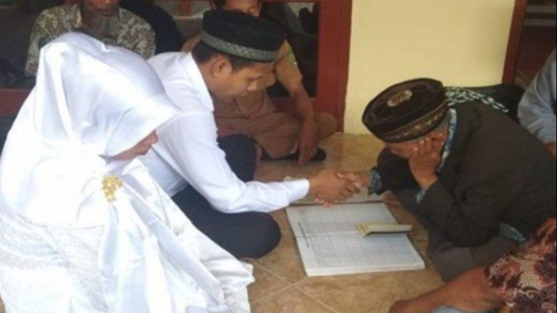 Gara-gara Pupuk, Pria Ini Harus Rela Menikah di Kantor Polisi