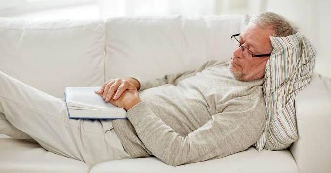 Lansia yang Sering Tidur Siang Lebih Rentan Terkena Stroke