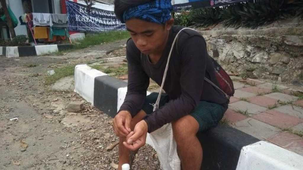Menilik Omzet Madu Keliling Suku Baduy