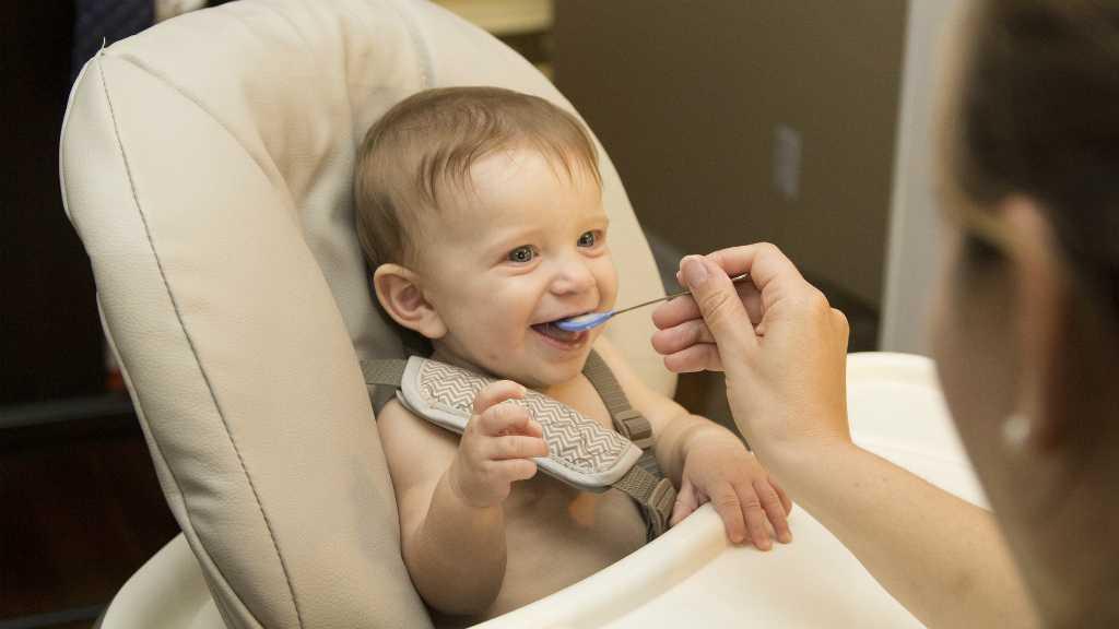 Mom... Hindari 10 Makanan Ini untuk Bayi di Tahun Pertamanya