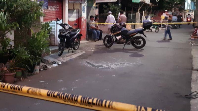 Enam Siswi SMP di Kembangan Terciprat Cairan Kimia saat Pulang Sekolah