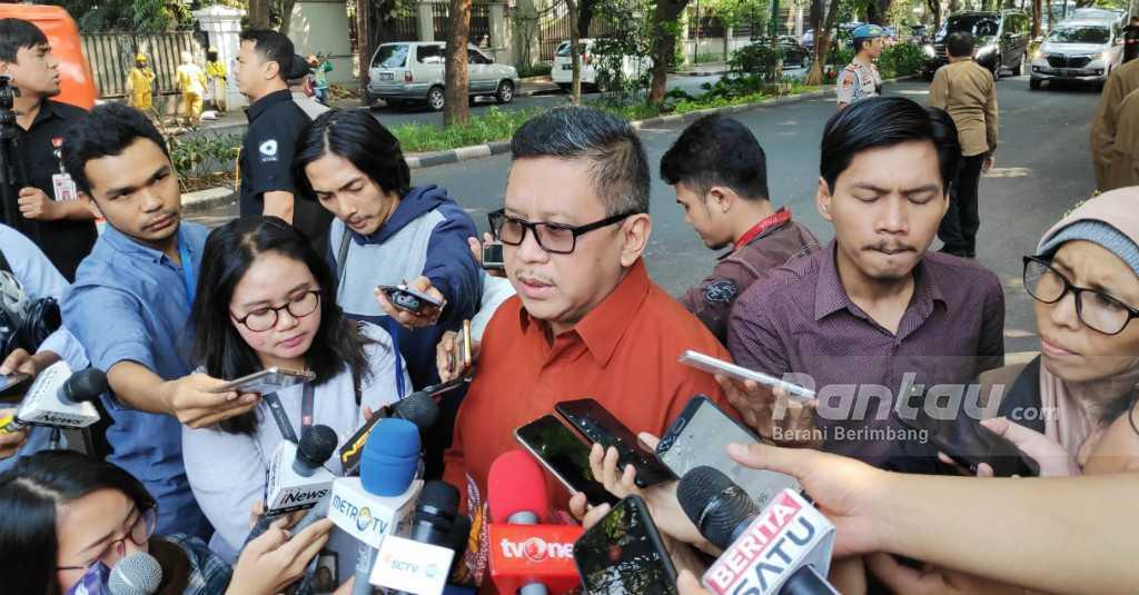 Hasto: Ahok Tak Harus Keluar PDIP Jika Diberi Tugas di BUMN