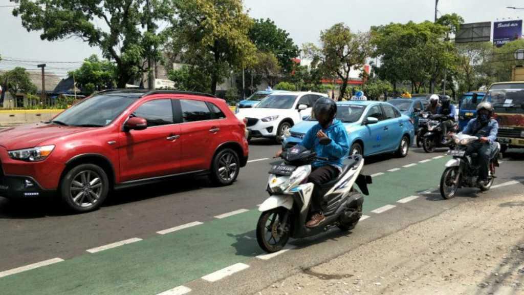 Dishub Jaktim Berlakukan OTT Mobil dan Motor yang Masuk Jalur Sepeda