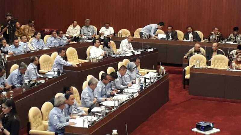 Di Hadapan Komisi IV, Menteri Edhy Akui Kekurangan Tenaga Kerja Perizinan