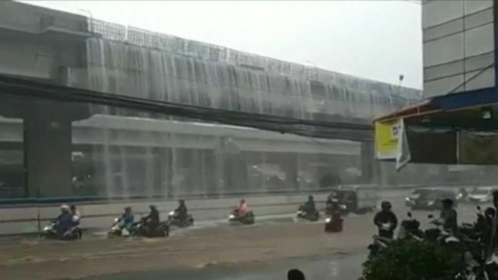 Ternyata, Ini Penyebab 'Air Terjun' di Bawah Tol Becakayu yang Meresahkan