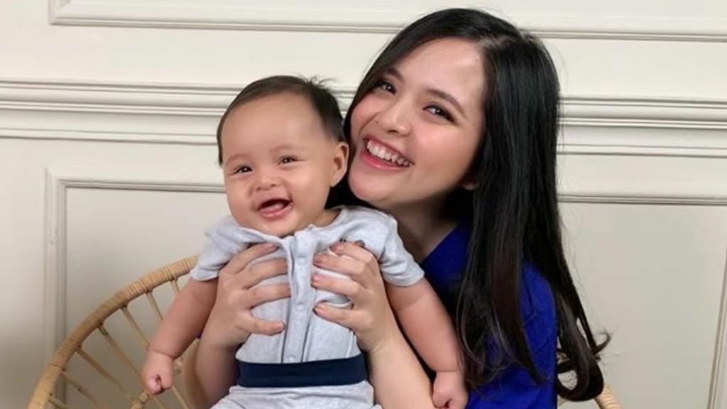 Trik Tasya Kamila Agar Anaknya Gak Rewel di Pesawat