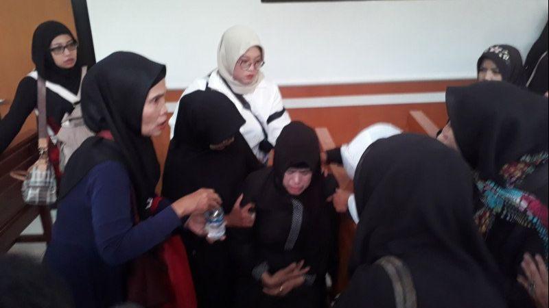 Sidang Gugatan Perdata Aset First Travel Ditunda, Jamaah Pingsan