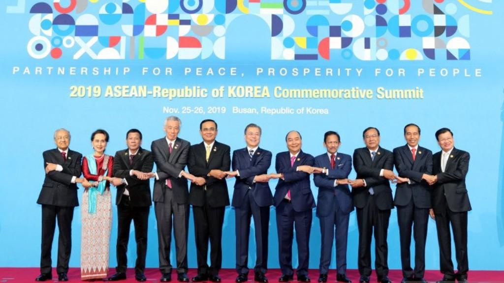 Perkuat Kerjasama ASEAN-Korsel, Jokowi Hadir di KTT di Busan